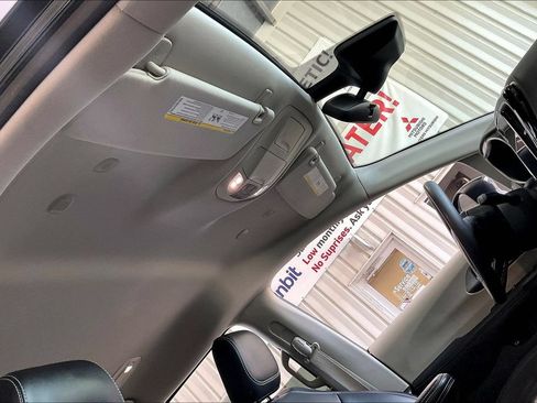 Used 2023 Chrysler Pacifica Touring-L FWD image 13