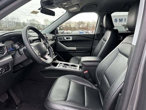 Used 2023 Ford Explorer XLT w/ Equipment Group 202A image 14