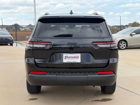 Used 2024 Jeep Grand Cherokee L Laredo image 8