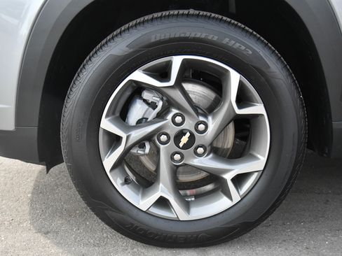 Used 2025 Chevrolet Trax LT w/ LT Convenience Package FWD image 12