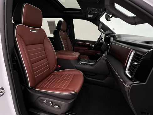 Used 2024 GMC Sierra 3500 Denali Ultimate image 17