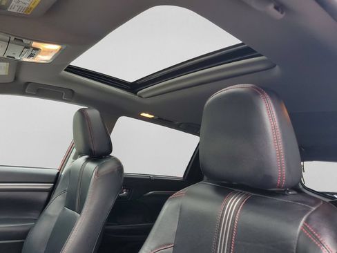 Used 2019 Toyota Highlander SE AWD/4WD image 16