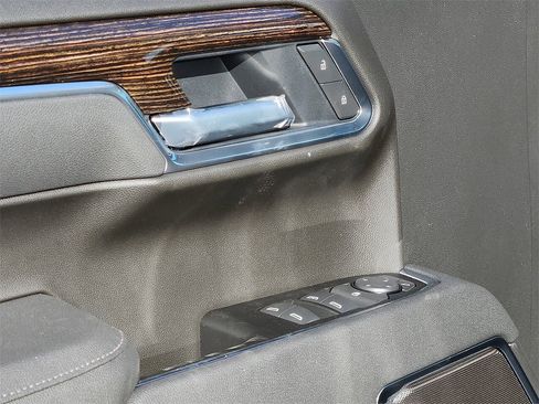 New 2026 GMC Sierra 1500 SLE w/ Preferred Package image 15