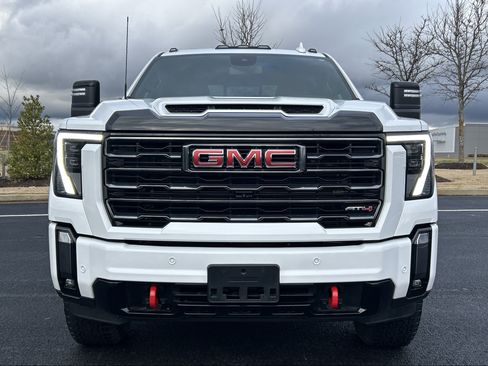 Used 2024 GMC Sierra 2500 AT4 w/ AT4 Preferred Package image 3