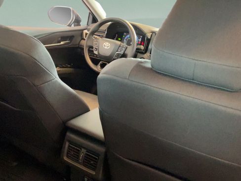 Used 2025 Toyota Camry LE w/ Convenience Package FWD image 29