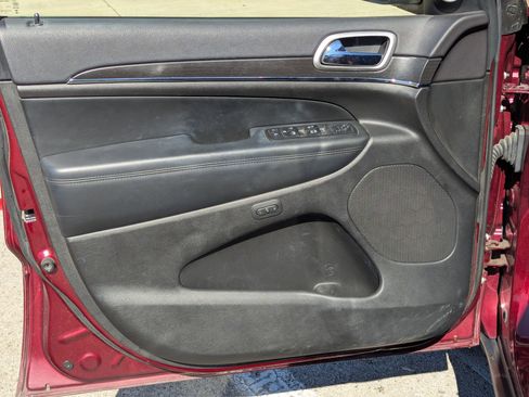 Used 2018 Jeep Grand Cherokee Limited image 11