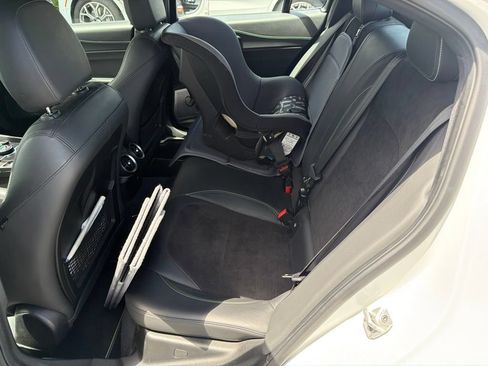 Used 2017 Alfa Romeo Giulia Quadrifoglio RWD image 12