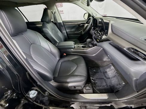 Certified 2026 Toyota Highlander Limited AWD/4WD image 34