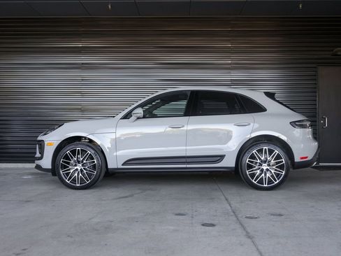 New 2026 Porsche Macan image 2