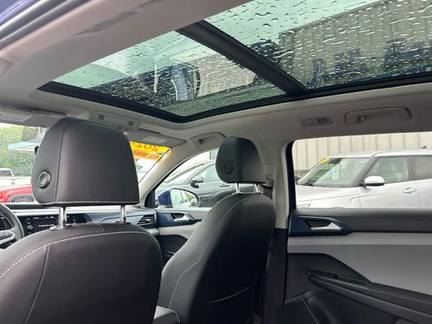 Used 2024 Volkswagen Taos SE AWD/4WD image 2