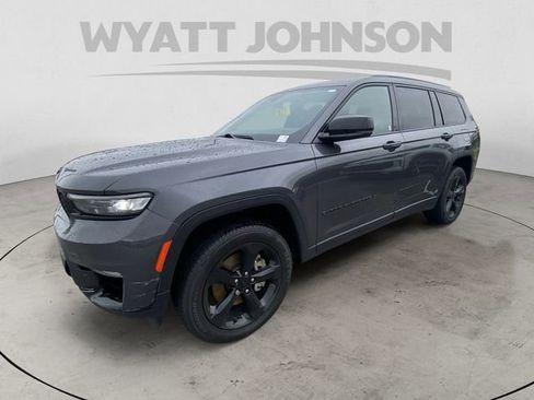 Used 2025 Jeep Grand Cherokee L Limited w/ Black Appearance Package AWD/4WD image 2