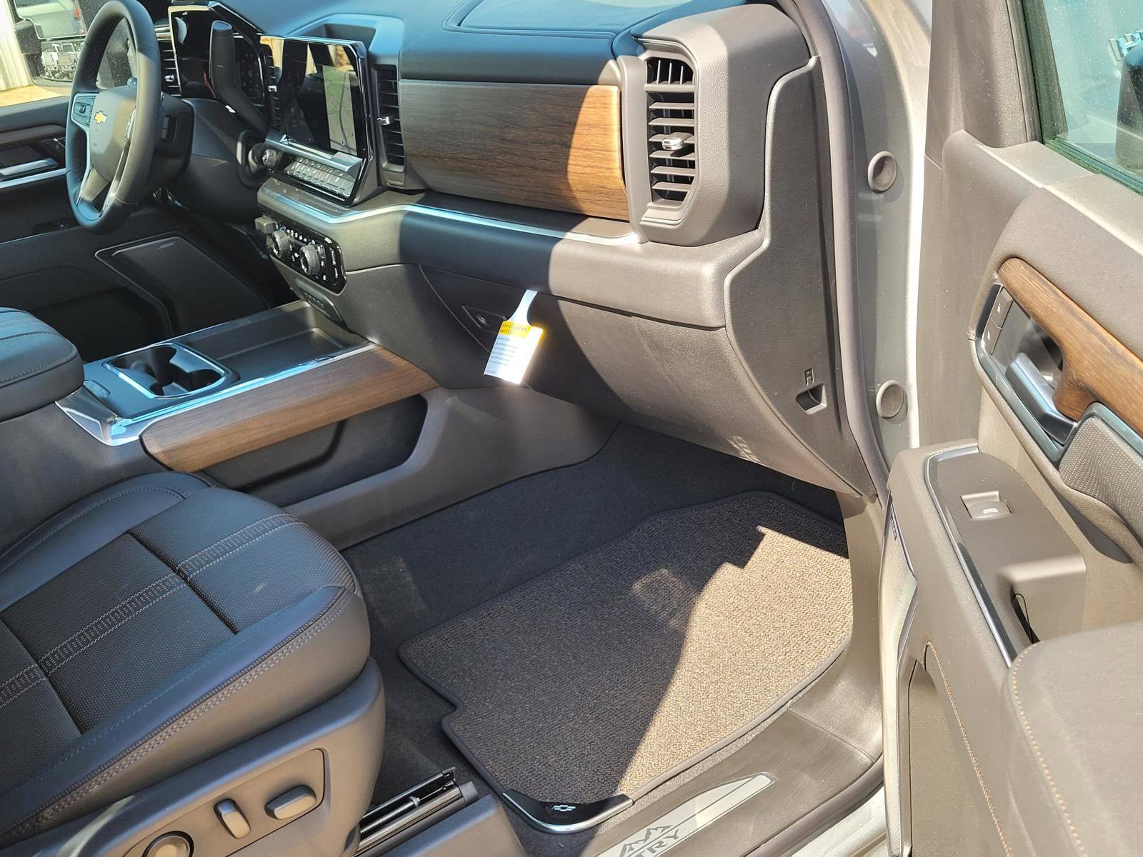 New 2026 Chevrolet Silverado 2500 High Country w/ High Country Premium Package AWD/4WD image 6