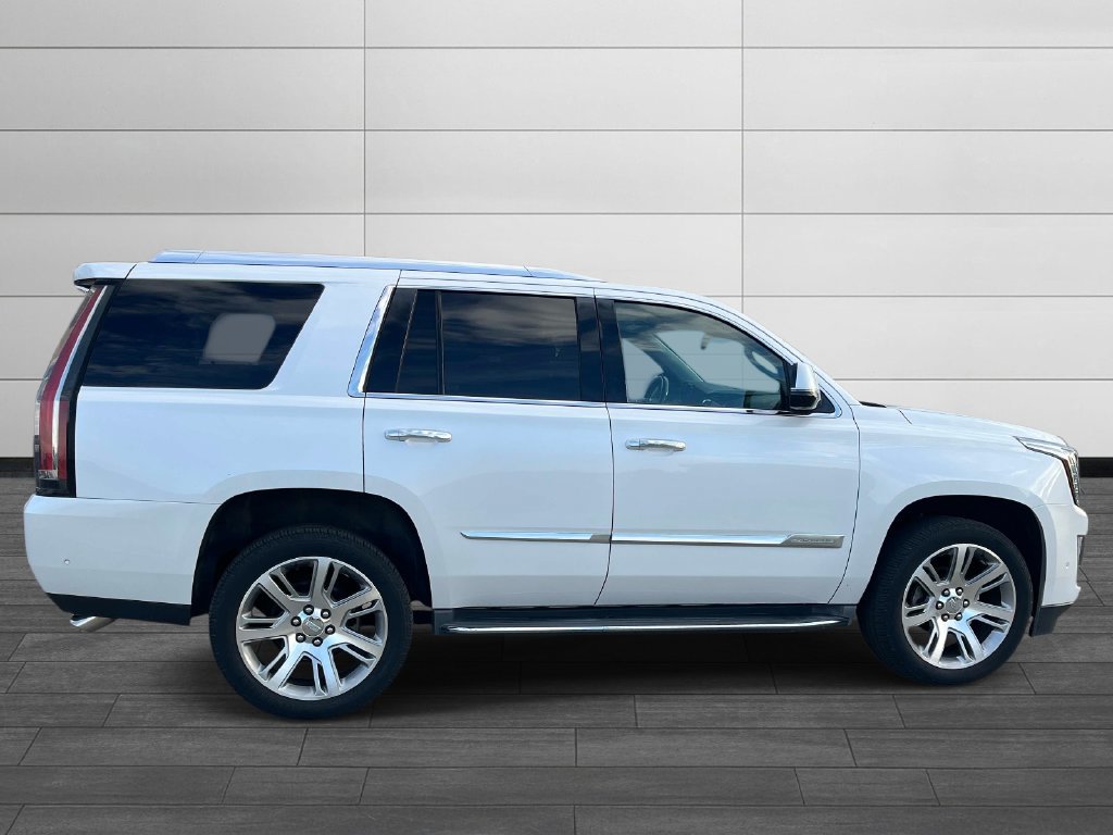 Used 2017 Cadillac Escalade Luxury AWD/4WD image 6