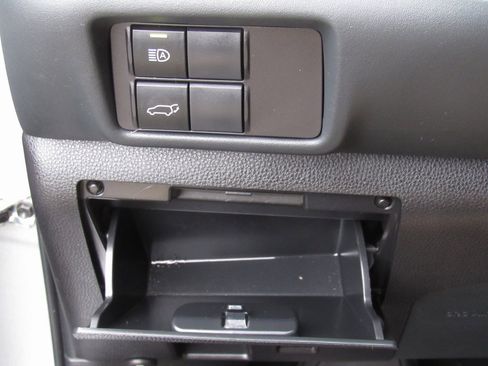 Certified 2022 Toyota Highlander XLE image 38