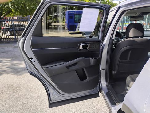 Used 2023 Kia Sorento LX image 72