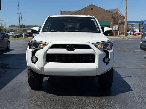 Used 2018 Toyota 4Runner SR5 Premium AWD/4WD image 2