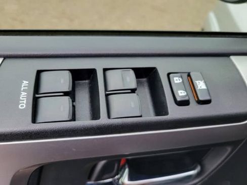 Used 2020 Toyota 4Runner SR5 AWD/4WD image 13