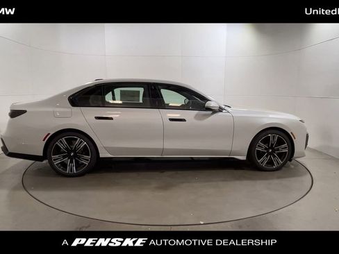 Used 2025 BMW 760i xDrive AWD/4WD image 9