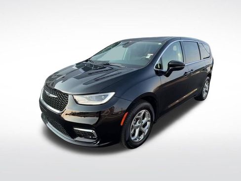 Used 2024 Chrysler Pacifica Limited image 34