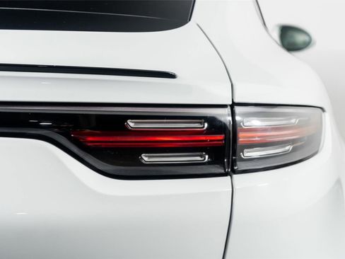 Used 2023 Porsche Cayenne Platinum Edition image 11