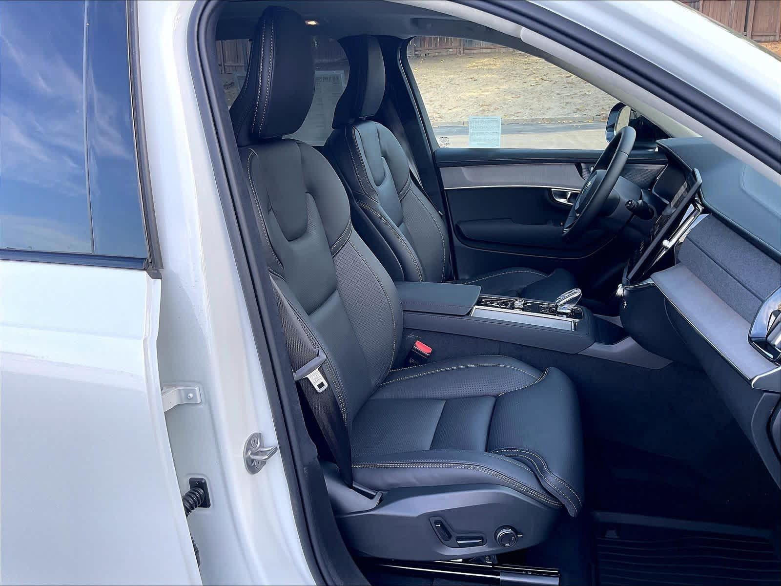 New 2026 Volvo XC90 T8 Ultra w/ Lounge Package AWD/4WD image 32