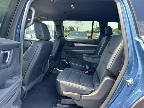 Used 2025 Buick Enclave Preferred FWD image 11