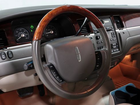 Used 2008 Lincoln Town Car Signature Limited RWD image 66