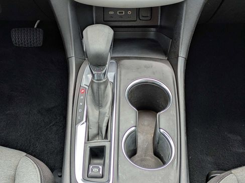 Used 2022 Chevrolet Equinox LS w/ LPO, Floor Liner Package FWD image 21