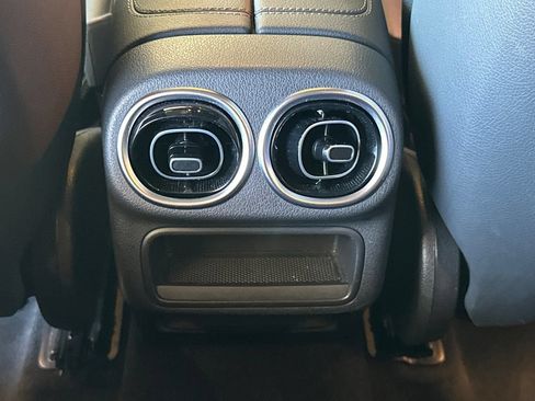 Used 2024 Mercedes-Benz GLC 300 image 16