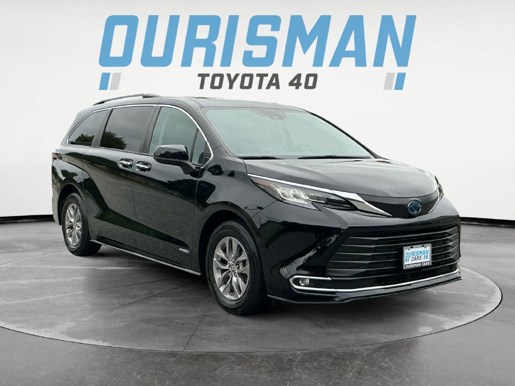 Used 2021 Toyota Sienna XLE w/ XLE Plus Package FWD image 1