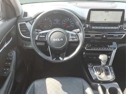 Used 2023 Kia Seltos EX AWD/4WD image 7