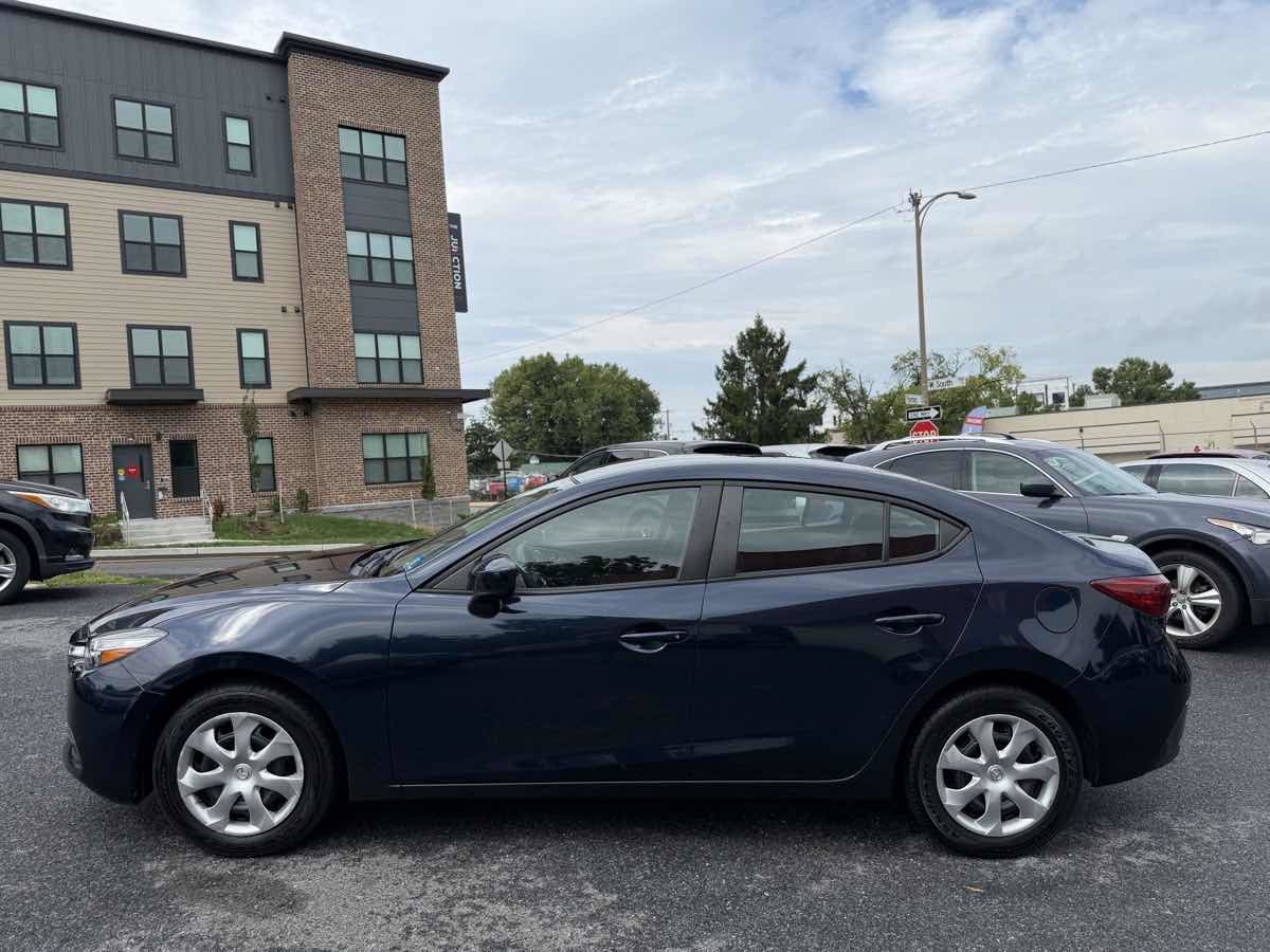Used 2018 MAZDA MAZDA3 Sport FWD image 4