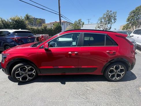 Certified 2025 Kia Niro SX Touring FWD image 3