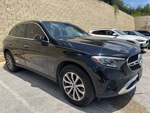 Used 2023 Mercedes-Benz GLC 300 4MATIC image 3