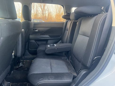 Used 2018 Mitsubishi Outlander SE image 11