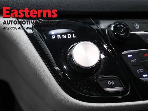 Used 2023 Chrysler Voyager LX image 13