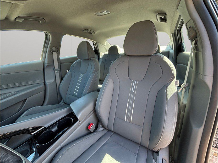 Used 2023 Hyundai Elantra SEL w/ Convenience Package FWD image 16