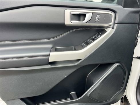 Used 2023 Ford Explorer XLT image 27