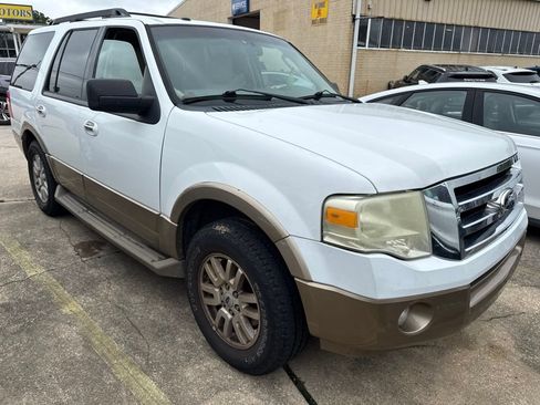 Used 2014 Ford Expedition XLT w/ Equipment Group 202A RWD image 2