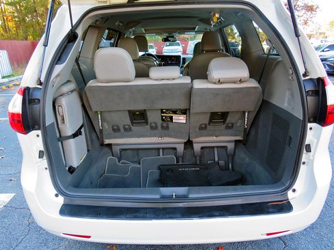 Used 2020 Toyota Sienna XLE image 16