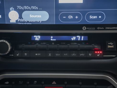 Used 2024 Toyota Tundra Platinum image 30