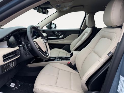 New 2026 Lincoln Corsair Premiere image 11