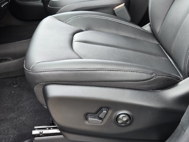 New 2027 Chrysler Pacifica Select FWD image 19