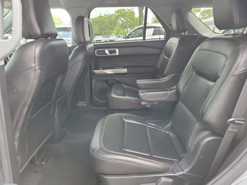 Used 2023 Ford Explorer XLT w/ Equipment Group 202A RWD image 8