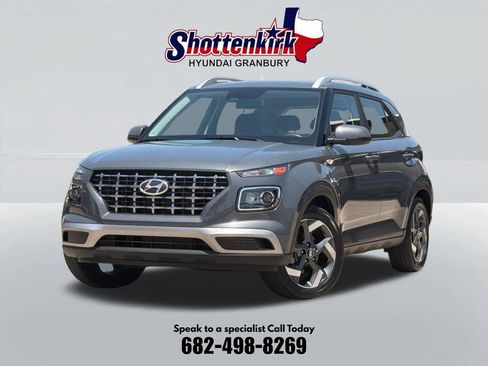 Used 2026 Hyundai Venue SEL FWD image 1