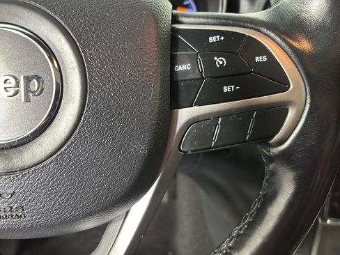 Used 2020 Jeep Grand Cherokee Laredo w/ Quick Order Package 2BN North AWD/4WD image 31