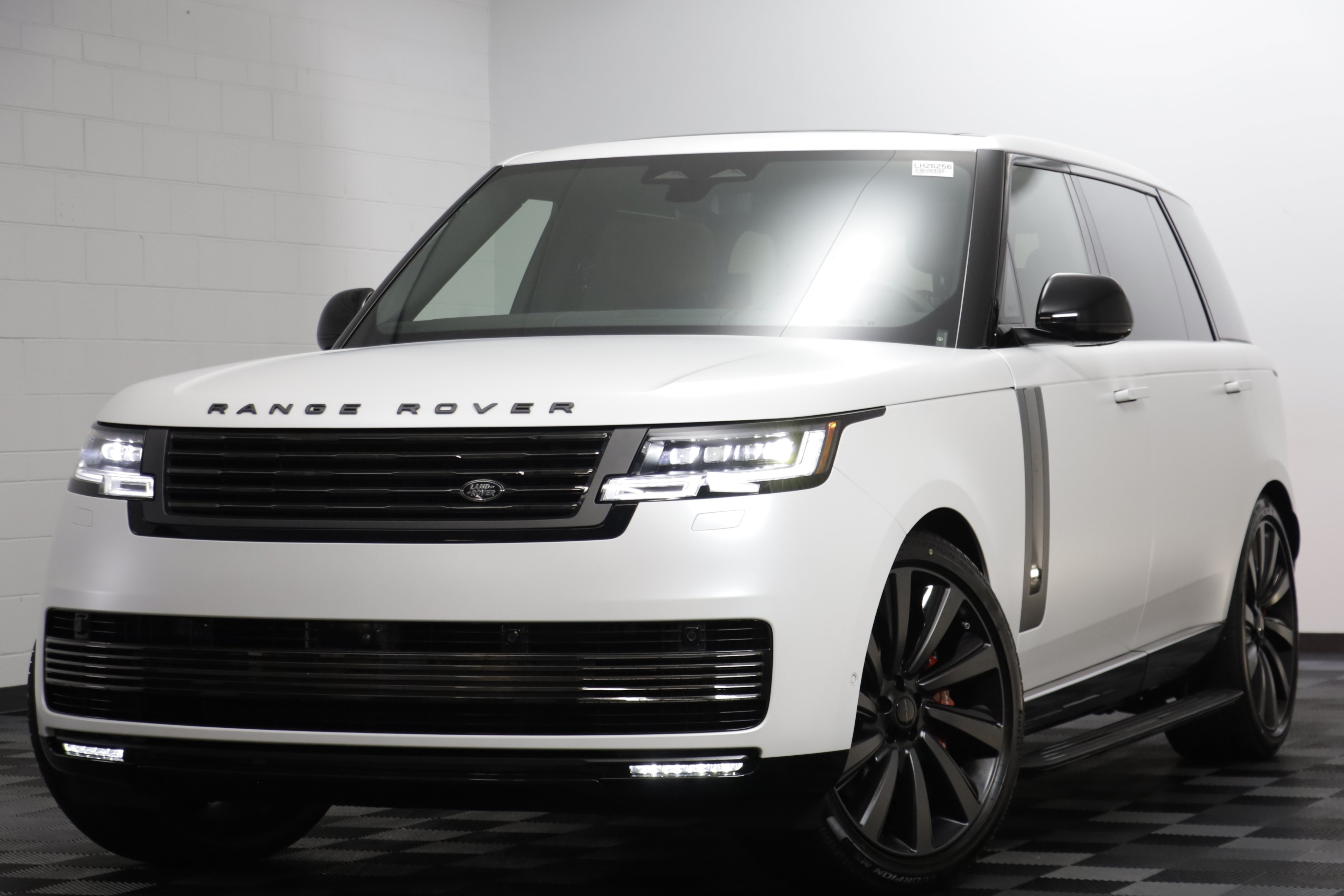 New 2026 Land Rover Range Rover SV AWD/4WD image 1