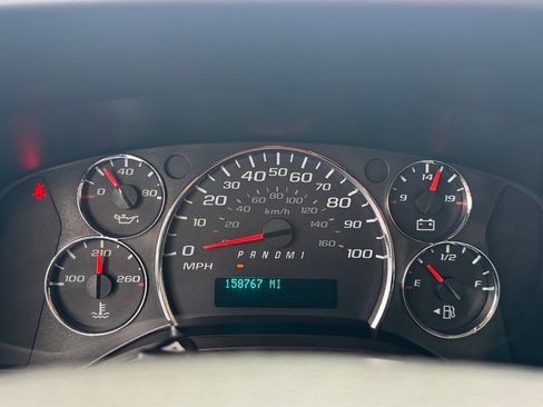 Used 2019 Chevrolet Express 3500 w/ Driver Convenience Package RWD image 15