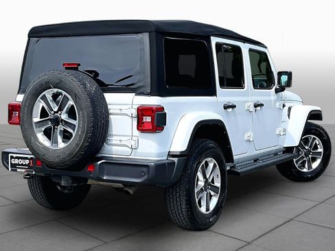 Used 2022 Jeep Wrangler Unlimited Sahara w/ LED Lighting Group AWD/4WD image 12