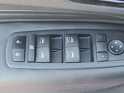 Used 2022 Dodge Durango R/T w/ Blacktop Package image 17